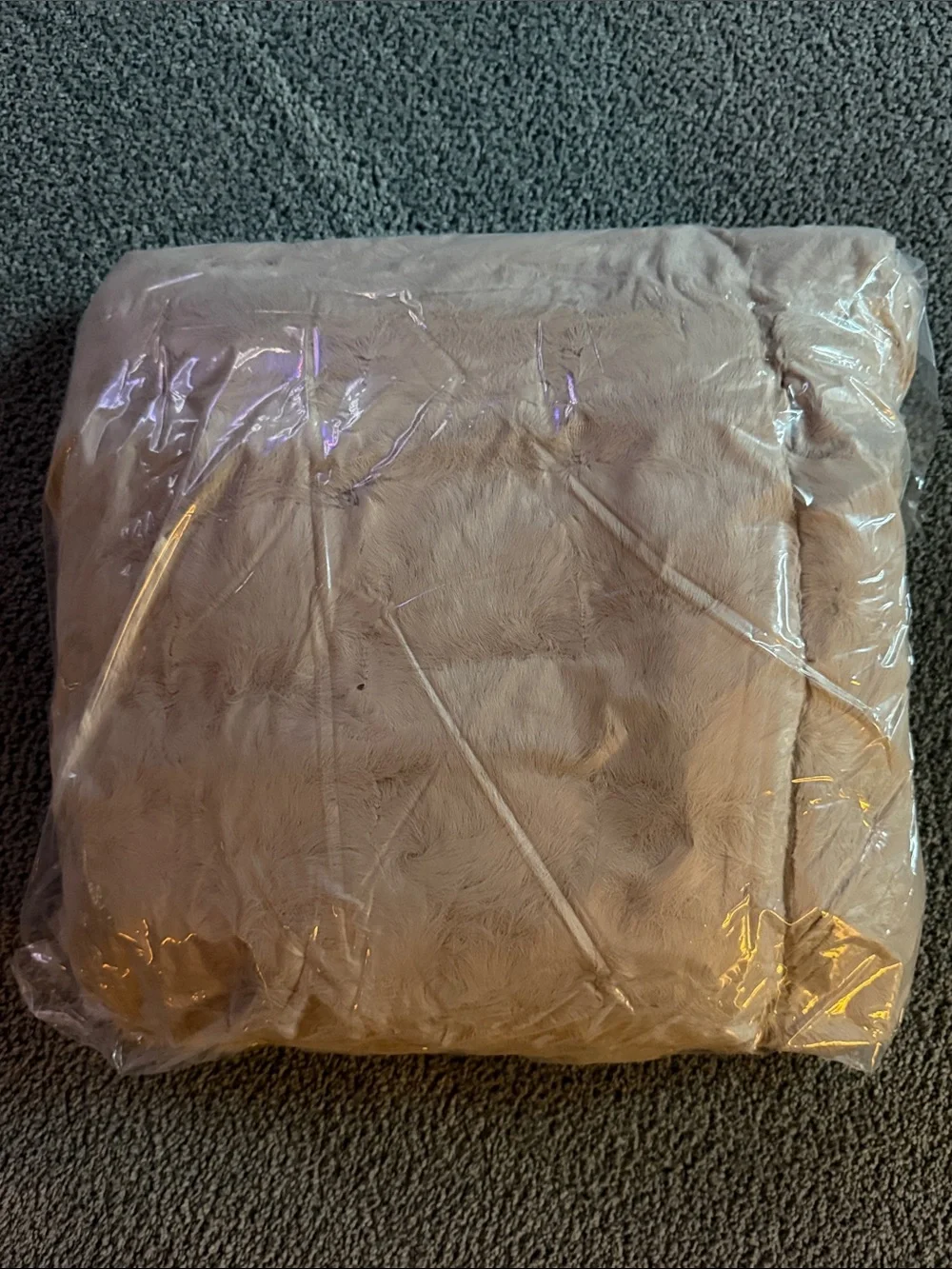 Artificial Fur Wool Bubble Blanket. Soft, Comfy, Plush. Cream/Tan. 50”x60”.